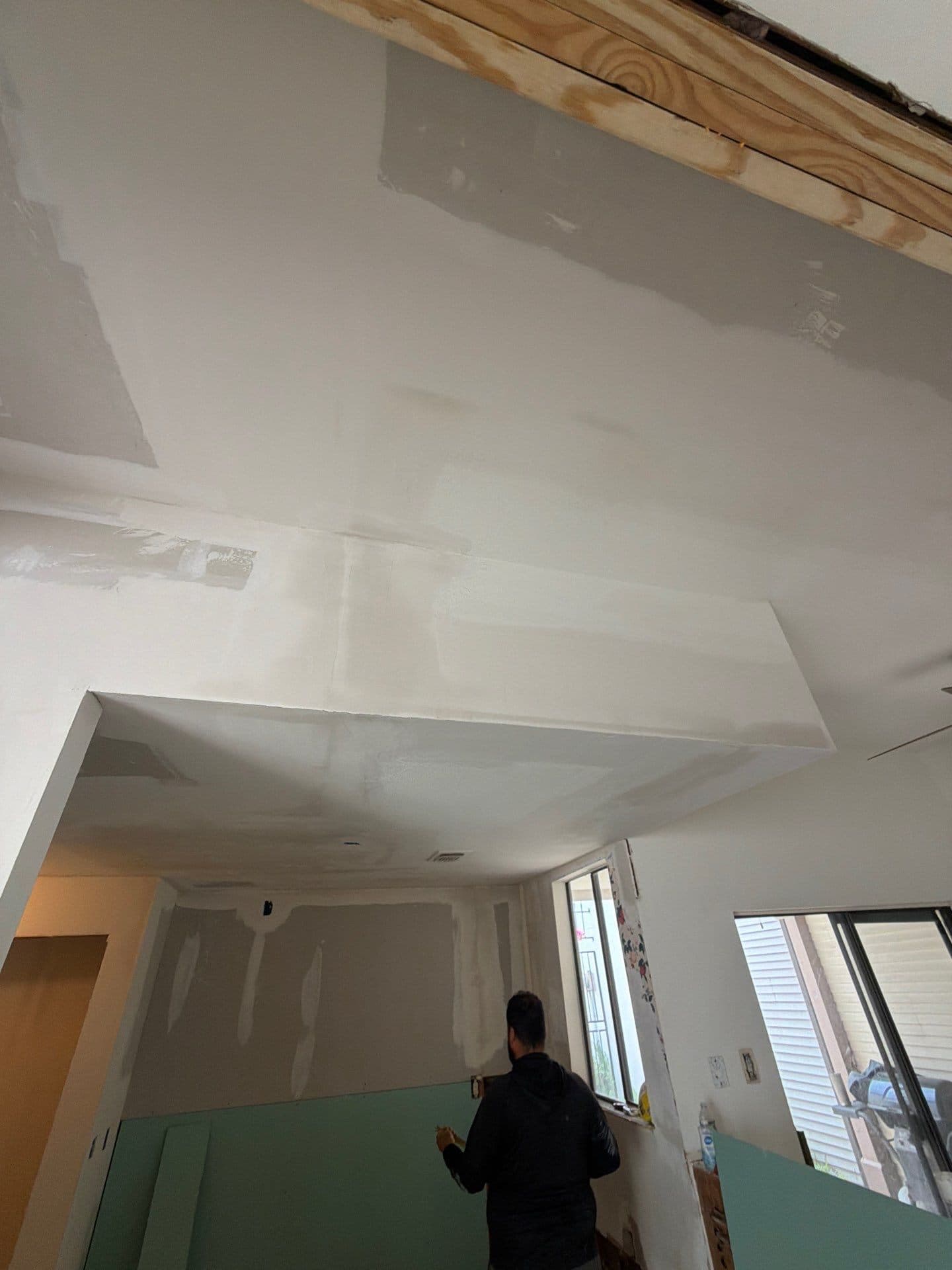 Vaulted ceiling seams floated smooth, finisher working below
